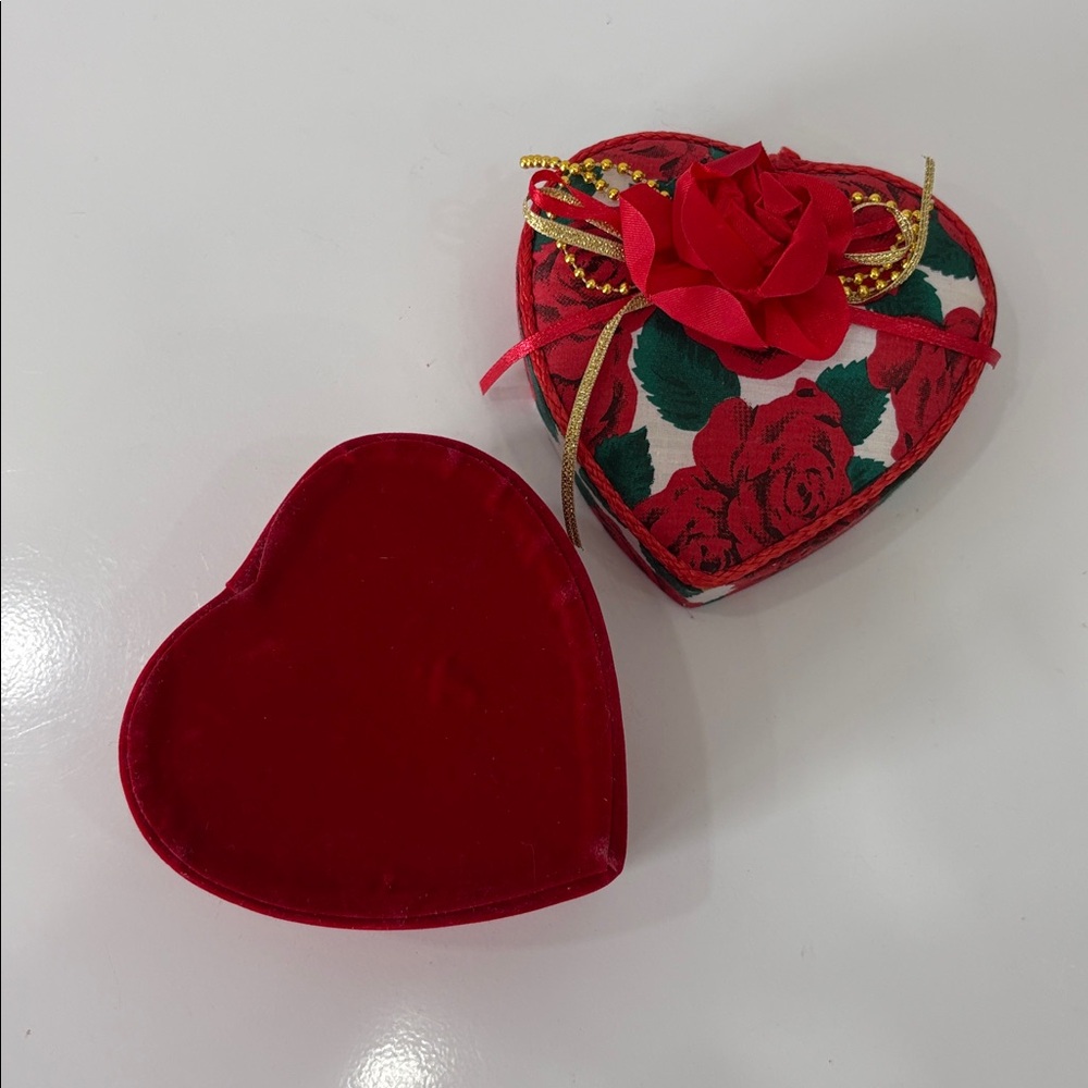 Vintage Heart Shaped Velvet & Rose Print Padded Box Fabric 90s Grandma - Picture 5 of 7